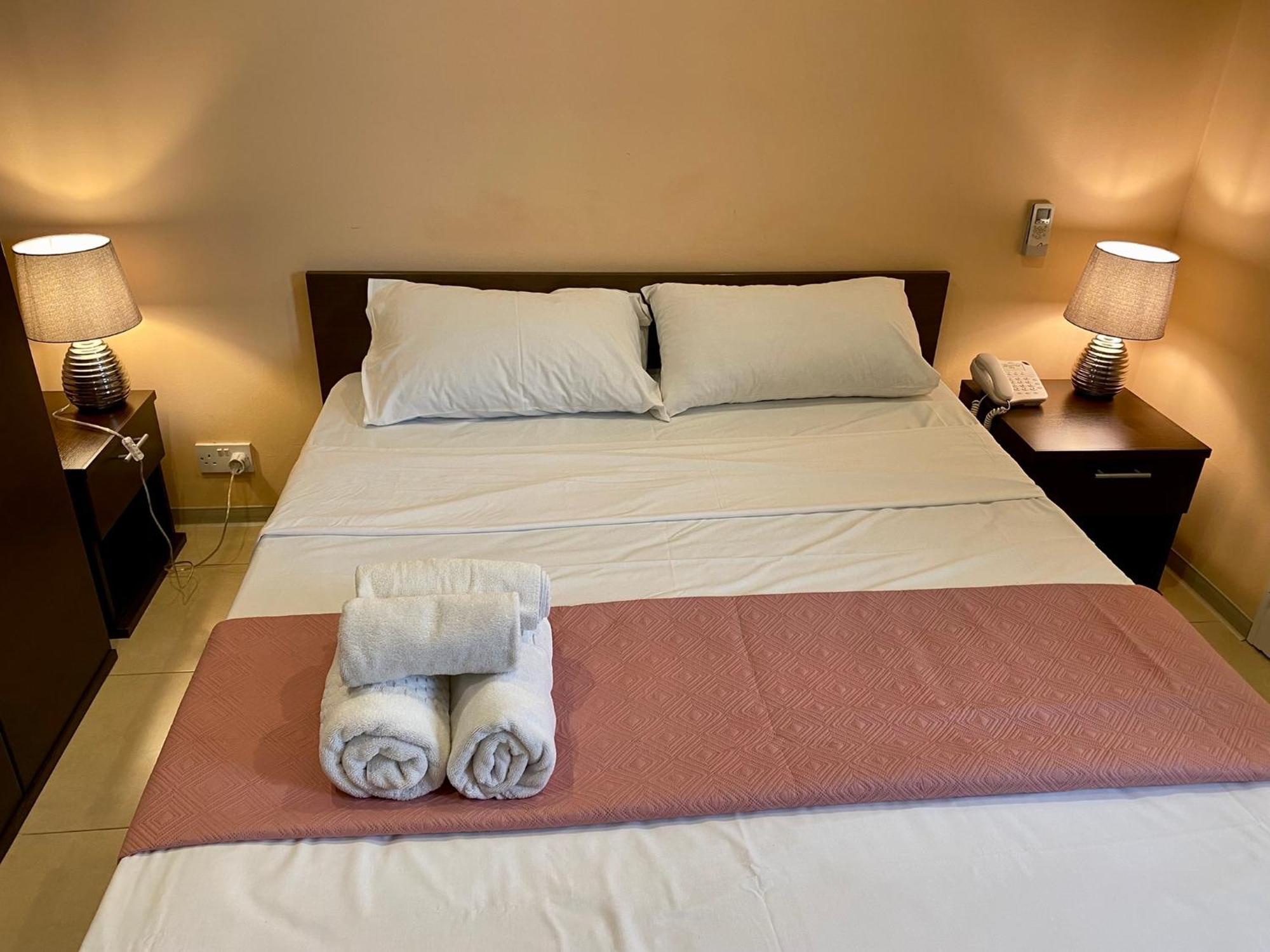 فندق Malta Paradise Central Accomodation سانت جوليان المظهر الخارجي الصورة