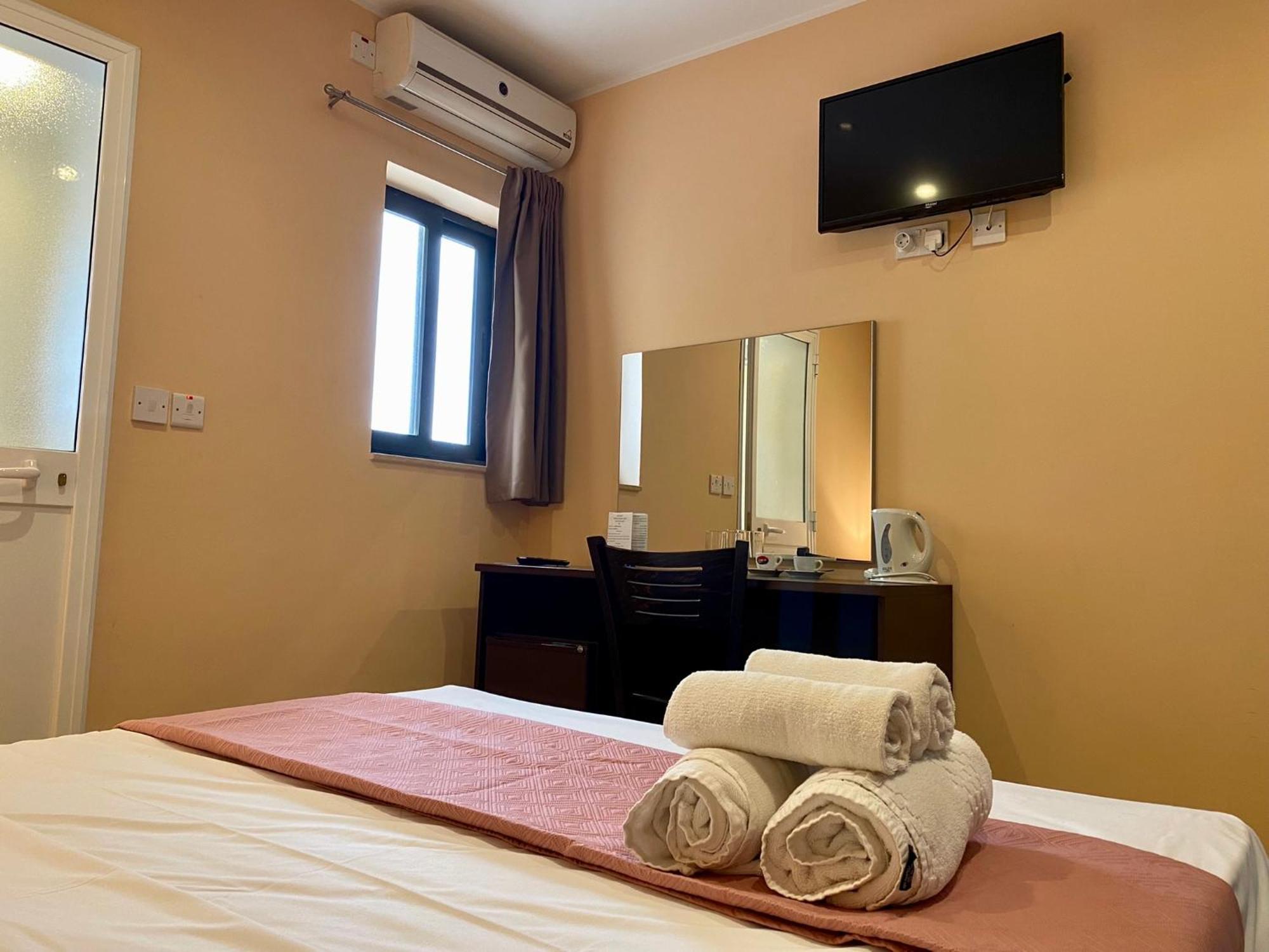 فندق Malta Paradise Central Accomodation سانت جوليان المظهر الخارجي الصورة