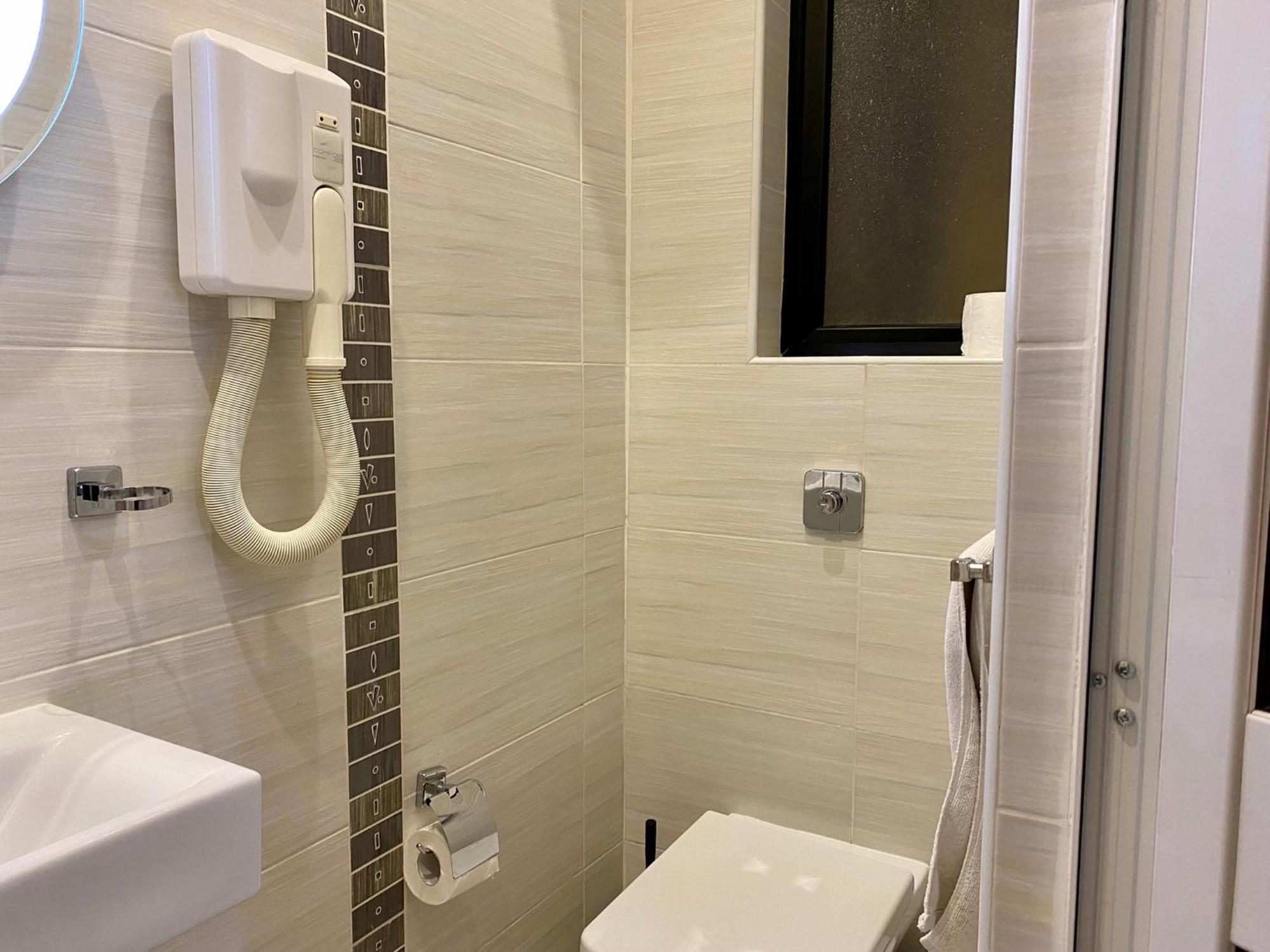 فندق Malta Paradise Central Accomodation سانت جوليان المظهر الخارجي الصورة