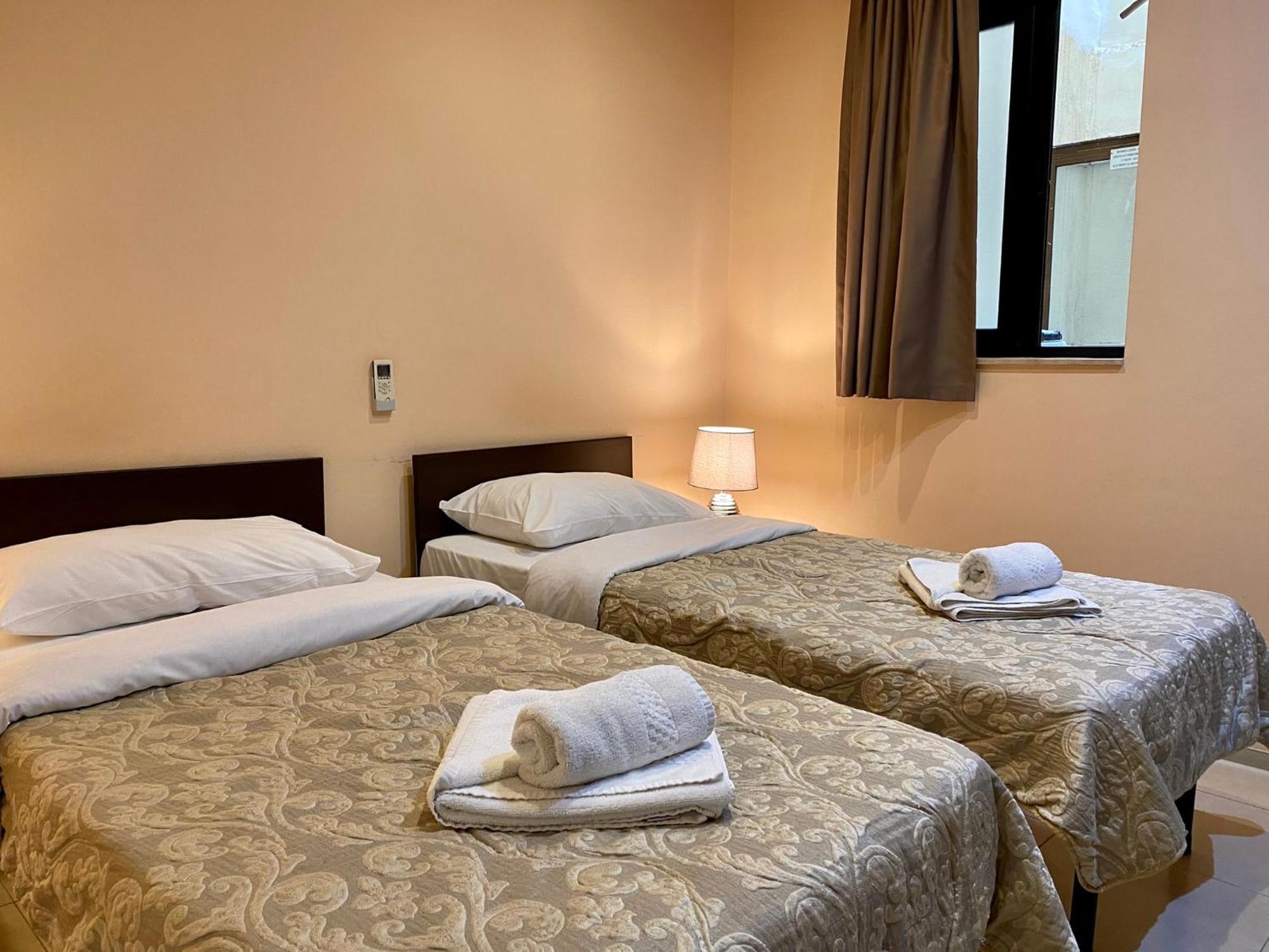 فندق Malta Paradise Central Accomodation سانت جوليان المظهر الخارجي الصورة