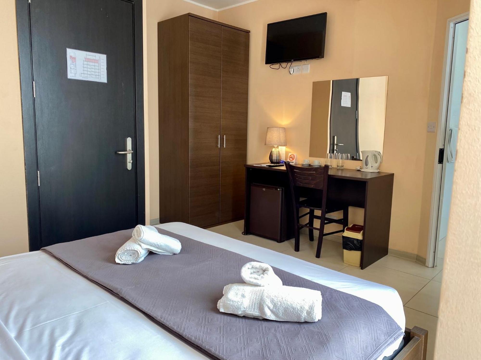 فندق Malta Paradise Central Accomodation سانت جوليان المظهر الخارجي الصورة