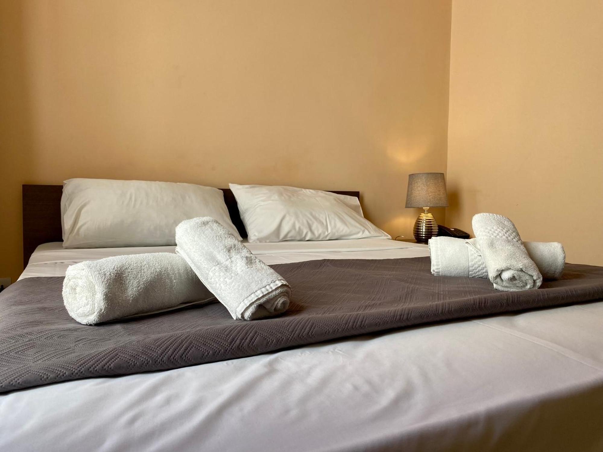 فندق Malta Paradise Central Accomodation سانت جوليان المظهر الخارجي الصورة