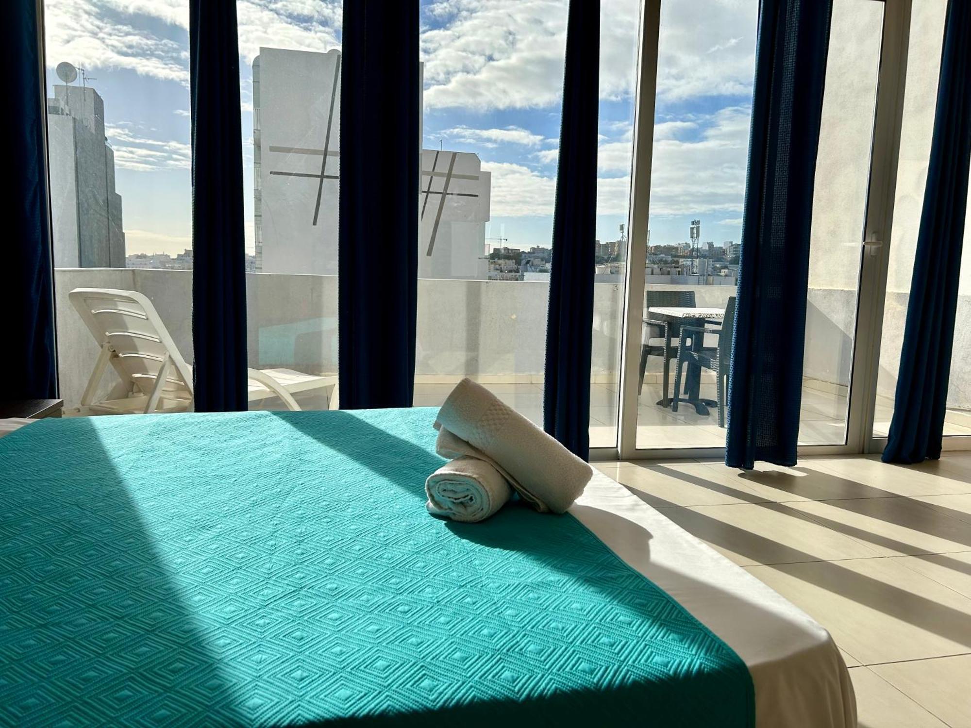 فندق Malta Paradise Central Accomodation سانت جوليان المظهر الخارجي الصورة