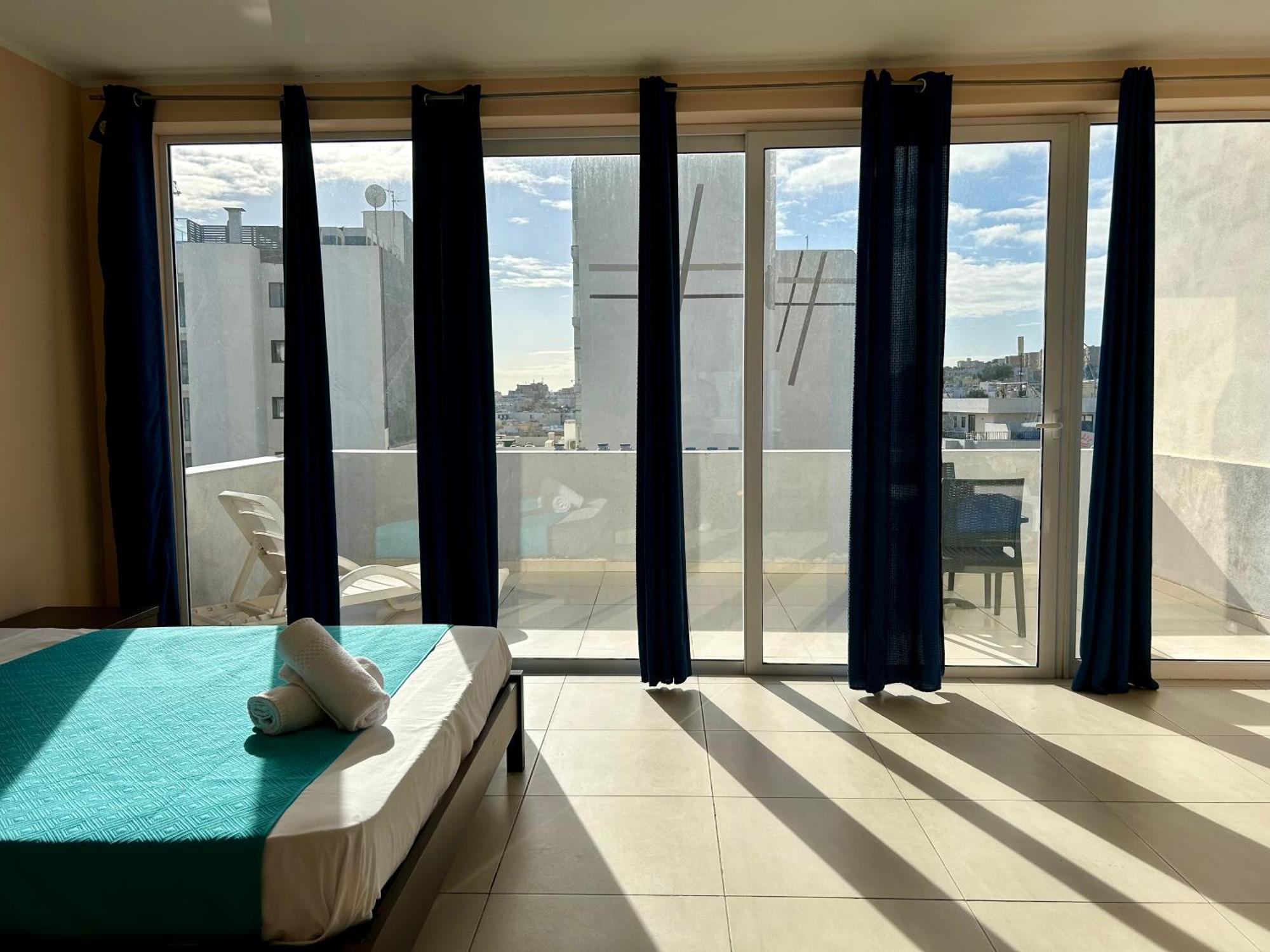 فندق Malta Paradise Central Accomodation سانت جوليان المظهر الخارجي الصورة